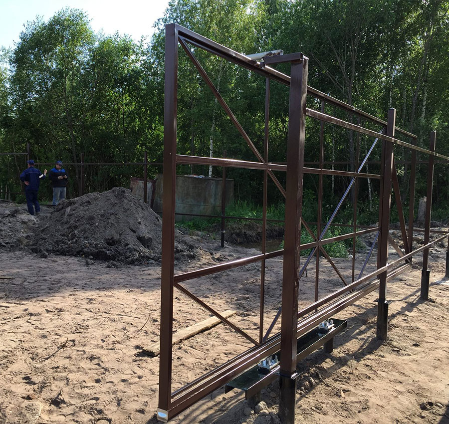 Варианты ворот на винтовых сваях в Орловской области